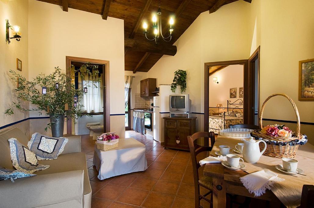Agriturismo Poggio Di Maremma Pescia Romana Exterior foto